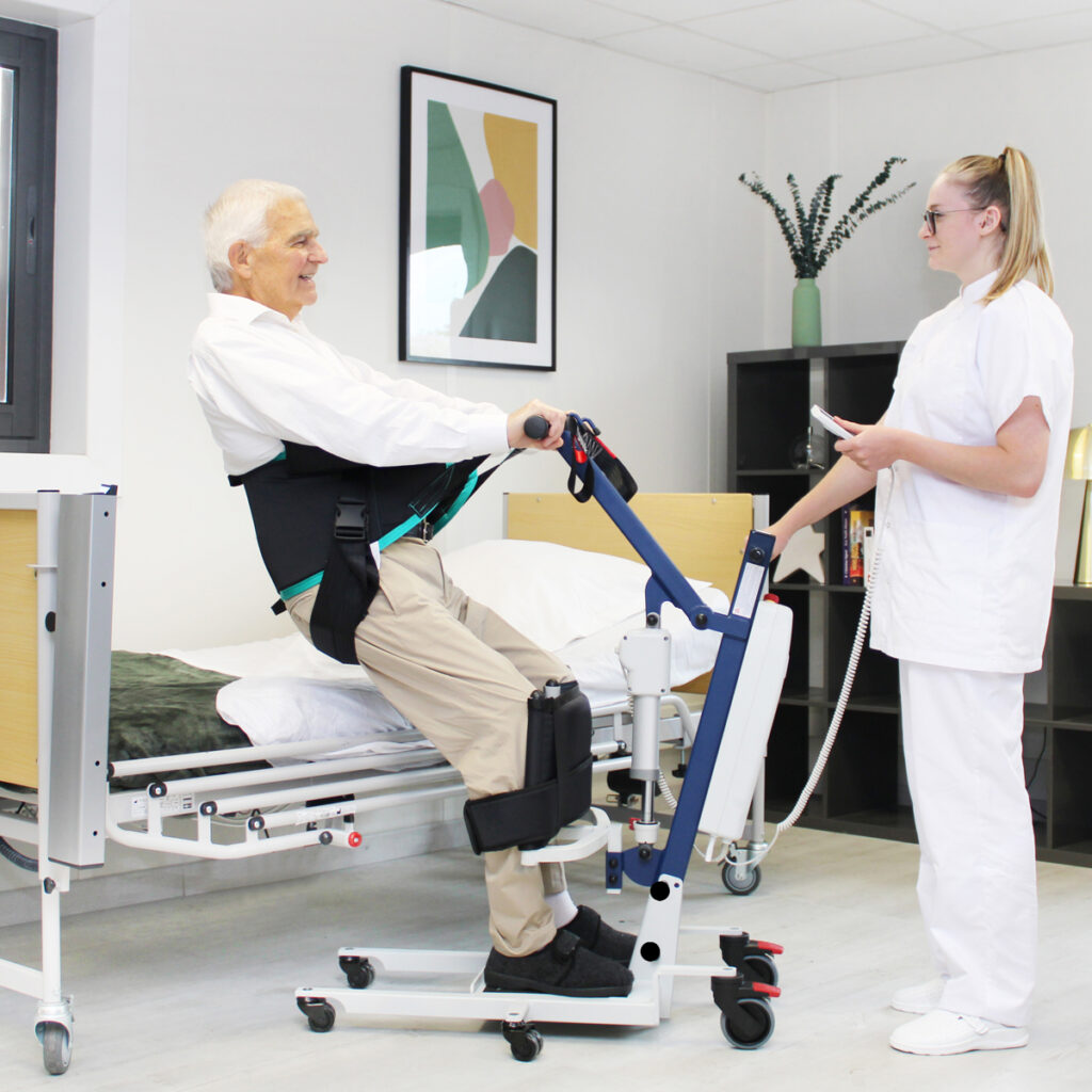 Grúa de bipedestación con paciente